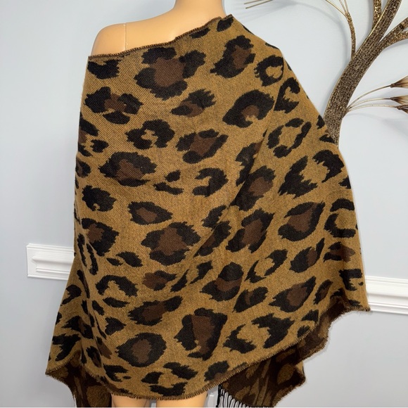 Shiraleah NWT! Zia Cape Scarf In Brown/Multi Animal Print - Picture 6 of 9